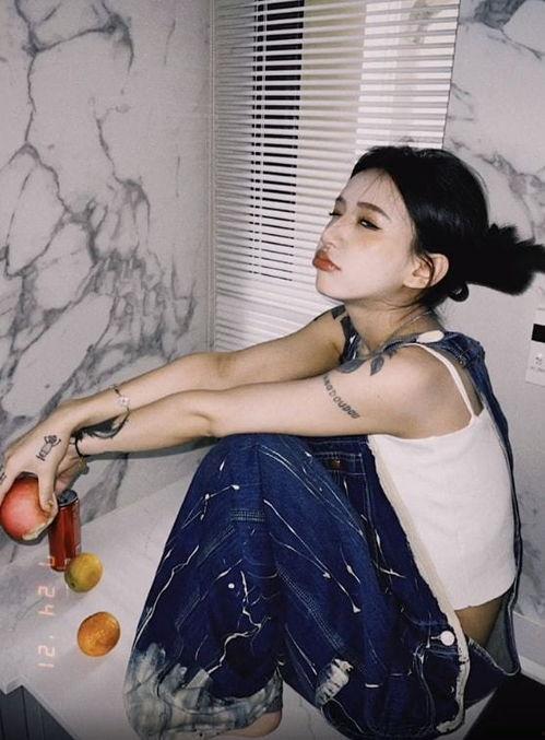 吃瓜网红男女视频,甜蜜互动背后的秘密大揭秘 第2张 吃瓜网红男女视频,甜蜜互动背后的秘密大揭秘 第2张