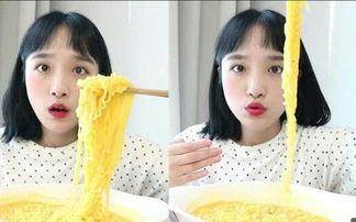 精神小妹网红吃瓜图片高清,高清画面引网友热议  第2张