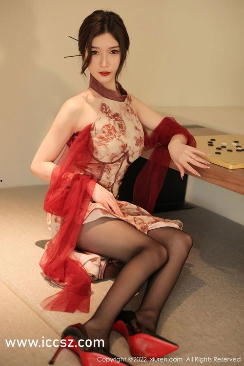 娱乐吃瓜酱92岁超模,娱乐吃瓜酱带你领略时尚传奇  第3张