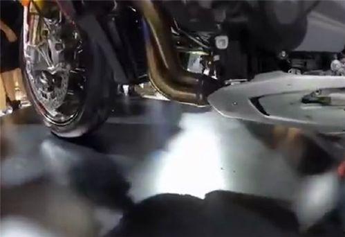 北京爆料油箱漏油视频,惊险一幕!街头油箱漏油事件引发关注 第3张 北京爆料油箱漏油视频,惊险一幕!街头油箱漏油事件引发关注 第3张